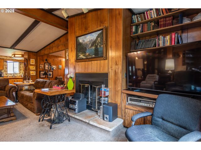 7840 GARDEN VALLEY Rd, Roseburg, OR 97471