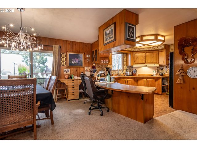 7840 GARDEN VALLEY Rd, Roseburg, OR 97471