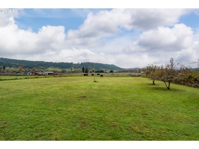 7840 GARDEN VALLEY Rd, Roseburg, OR 97471