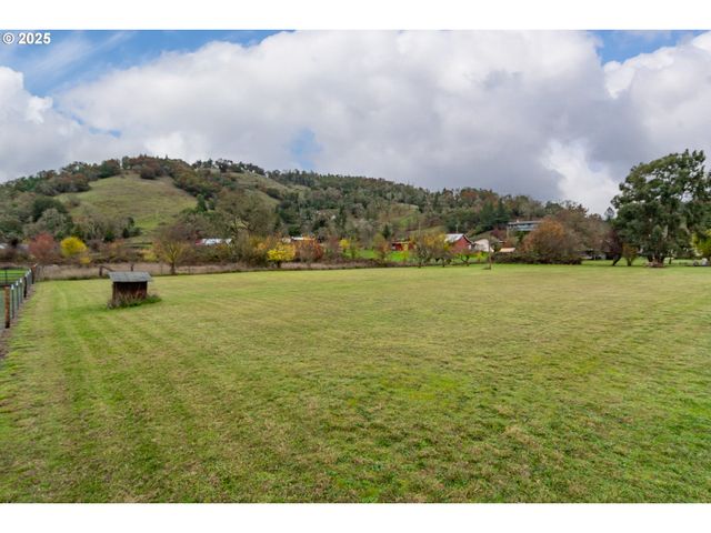 7840 GARDEN VALLEY Rd, Roseburg, OR 97471