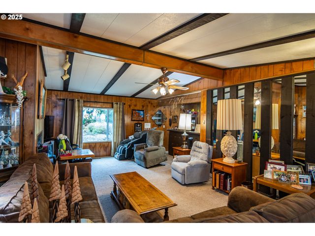 7840 GARDEN VALLEY Rd, Roseburg, OR 97471