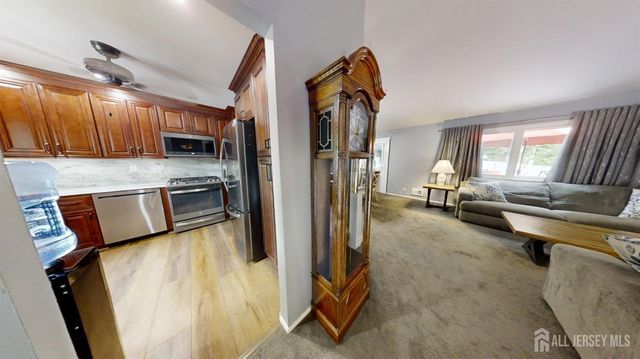 4 Meade Court, Piscataway, NJ 08854