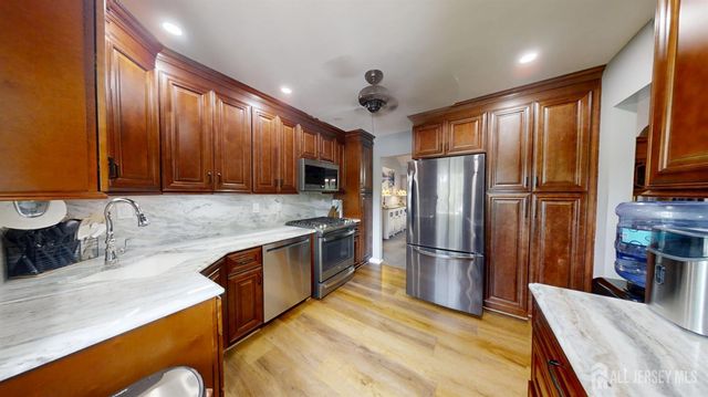 4 Meade Court, Piscataway, NJ 08854