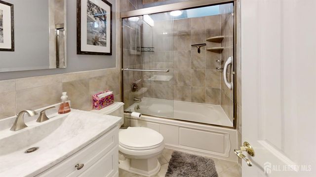 4 Meade Court, Piscataway, NJ 08854
