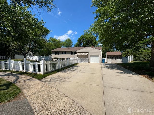4 Meade Court, Piscataway, NJ 08854