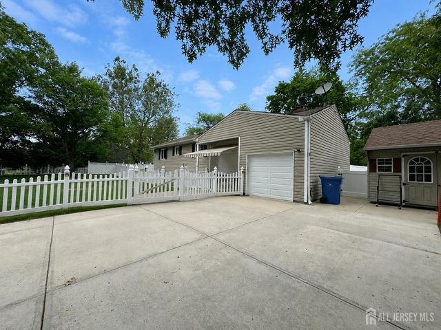 4 Meade Court, Piscataway, NJ 08854