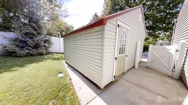 4 Meade Court, Piscataway, NJ 08854