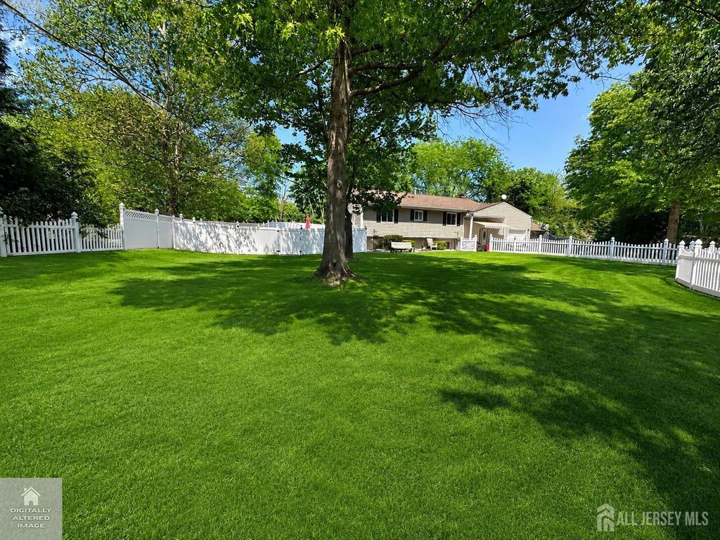 4 Meade Court, Piscataway, NJ 08854