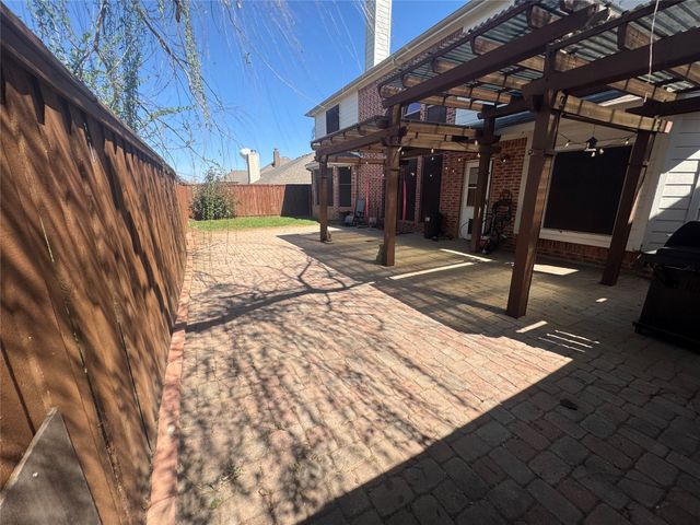 105 Reatta Drive, Justin, TX 76247