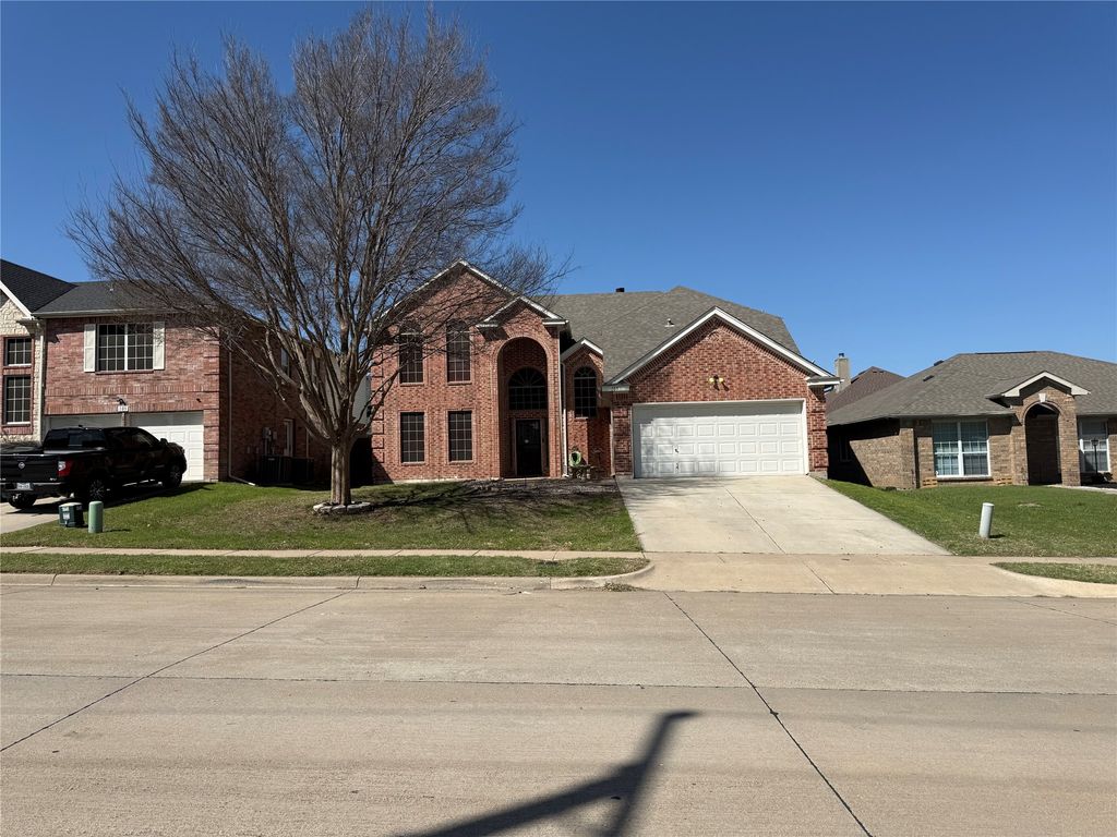 105 Reatta Drive, Justin, TX 76247