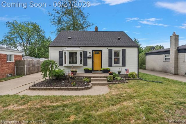 22436 Furton Street, Saint Clair Shores, MI 48082