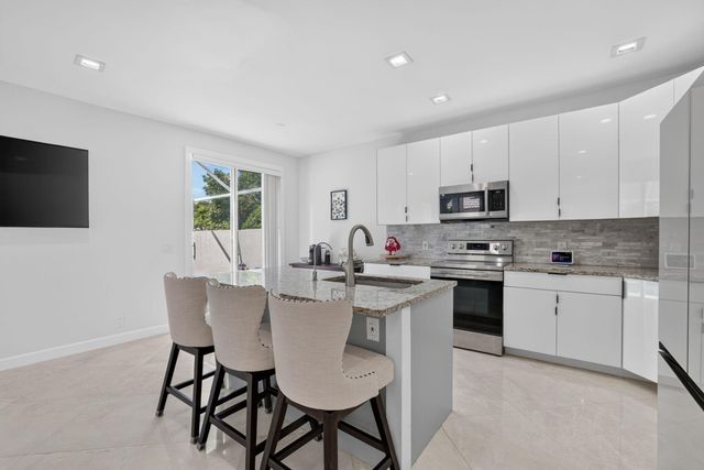 5040 Heron Place, Coconut Creek, FL 33073