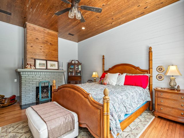 512 N Calhoun Street, Tallahassee, FL 32301