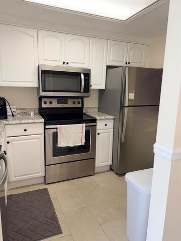 1630 Embassy Drive 104, West Palm Beach, FL 33401