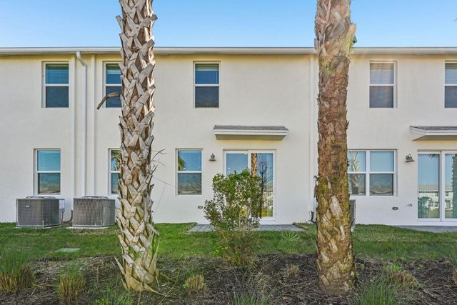 587 Salisbury Circle, Fort Pierce, FL 34982