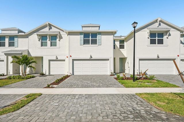 587 Salisbury Circle, Fort Pierce, FL 34982