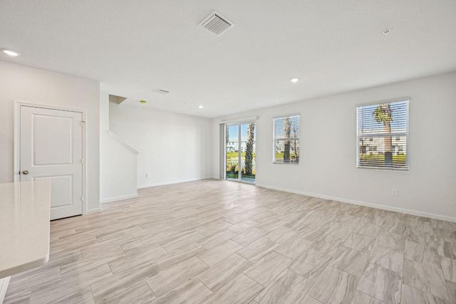 587 Salisbury Circle, Fort Pierce, FL 34982