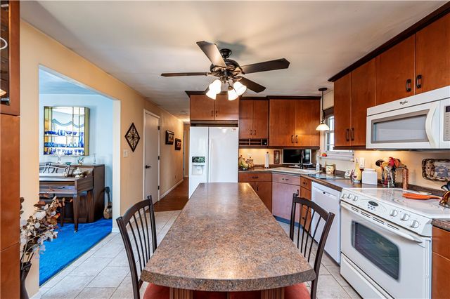 2037 RIDGE RD, Penn Twp, PA 15644