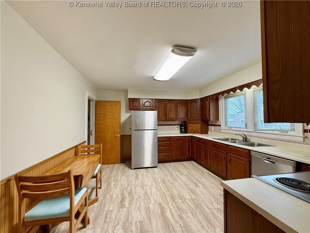 3013 Ridgeview Drive, South Charleston, WV 25303