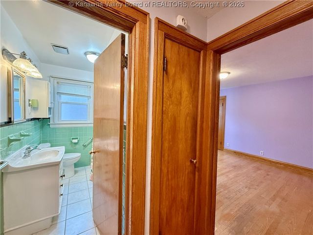 3013 Ridgeview Drive, South Charleston, WV 25303