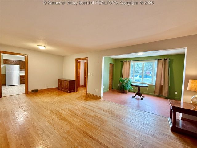 3013 Ridgeview Drive, South Charleston, WV 25303