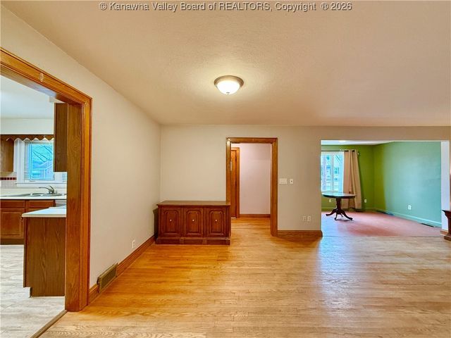 3013 Ridgeview Drive, South Charleston, WV 25303