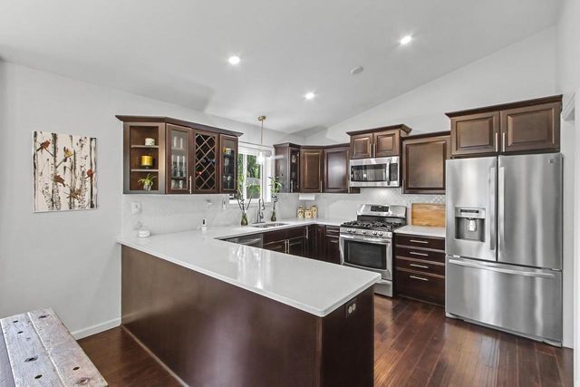 W9295 Oakland Road, Cambridge, WI 53523