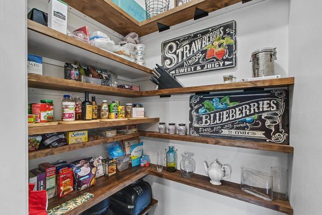 W9295 Oakland Road, Cambridge, WI 53523