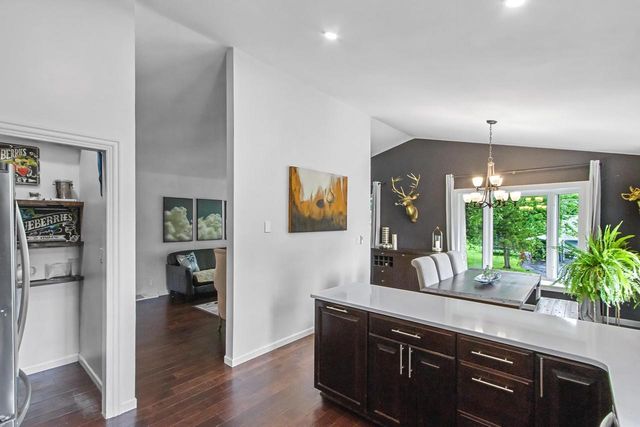 W9295 Oakland Road, Cambridge, WI 53523
