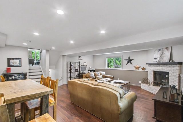 W9295 Oakland Road, Cambridge, WI 53523
