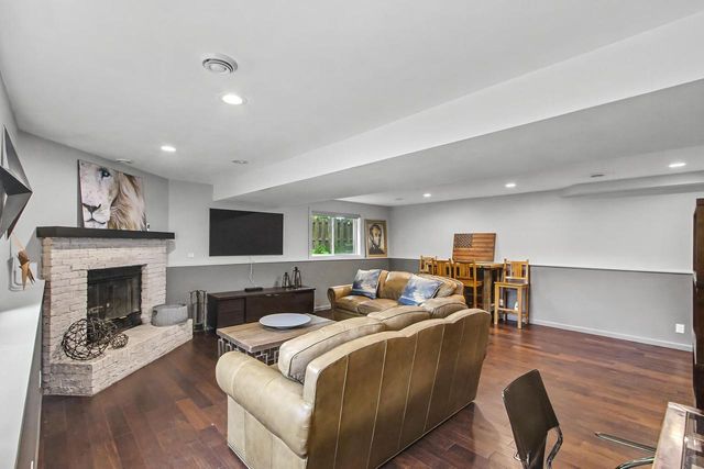 W9295 Oakland Road, Cambridge, WI 53523