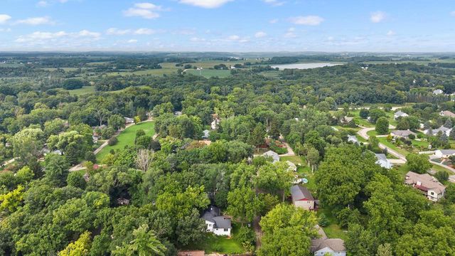 W9295 Oakland Road, Cambridge, WI 53523