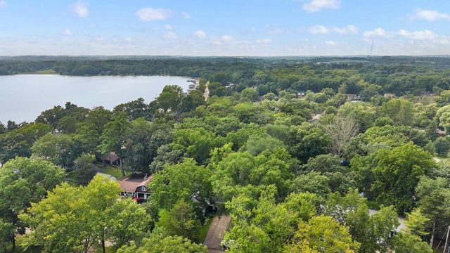 W9295 Oakland Road, Cambridge, WI 53523
