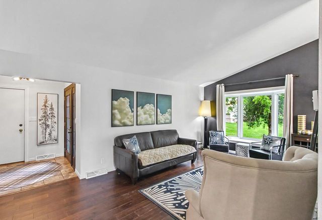 W9295 Oakland Road, Cambridge, WI 53523