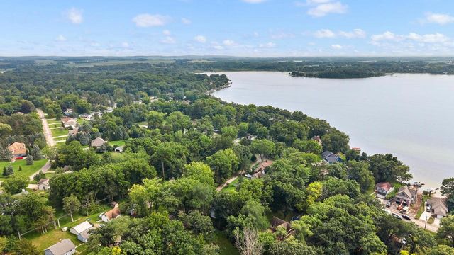 W9295 Oakland Road, Cambridge, WI 53523