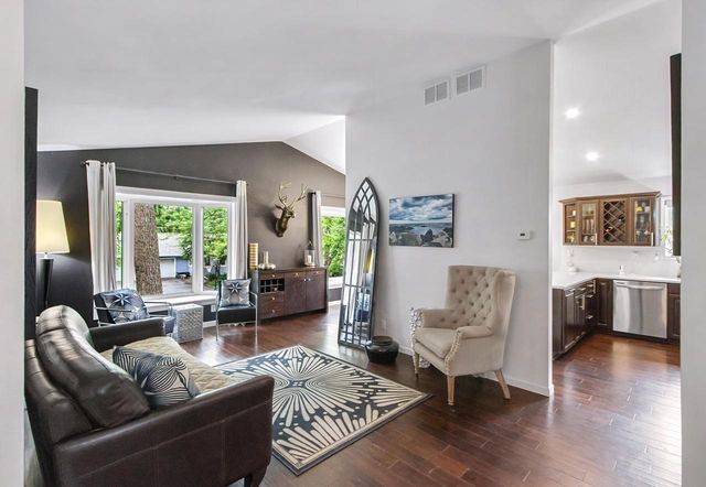 W9295 Oakland Road, Cambridge, WI 53523