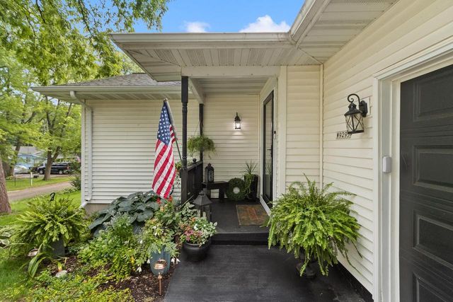 W9295 Oakland Road, Cambridge, WI 53523