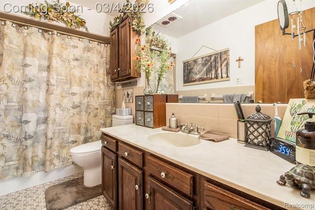 5794 Shetland Way, Waterford, MI 48327