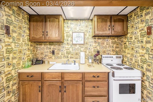 5794 Shetland Way, Waterford, MI 48327