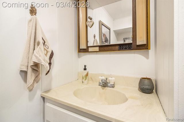 5794 Shetland Way, Waterford, MI 48327