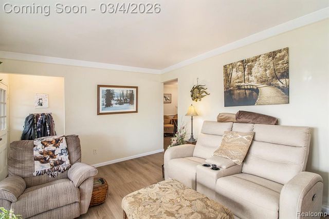 5794 Shetland Way, Waterford, MI 48327