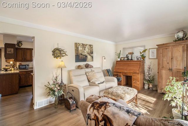 5794 Shetland Way, Waterford, MI 48327