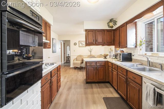 5794 Shetland Way, Waterford, MI 48327