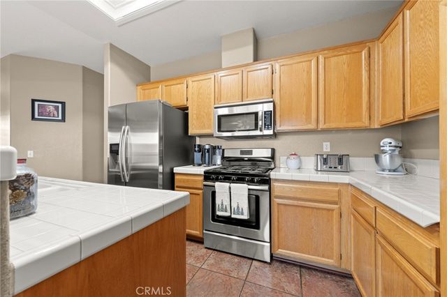 4060 N Flame Tree, Rialto, CA 92377