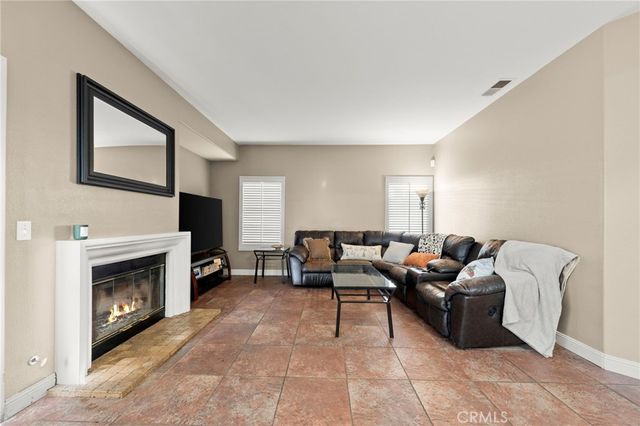 4060 N Flame Tree, Rialto, CA 92377