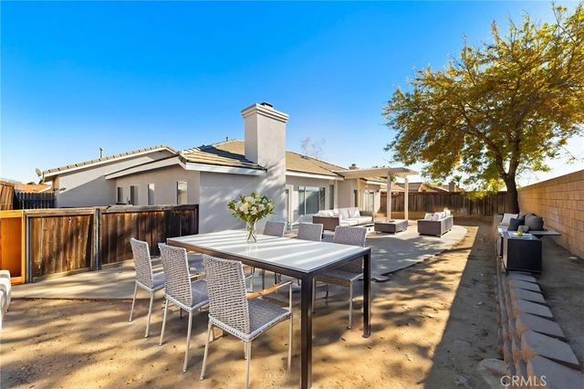 4060 N Flame Tree, Rialto, CA 92377