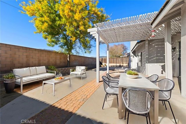 4060 N Flame Tree, Rialto, CA 92377