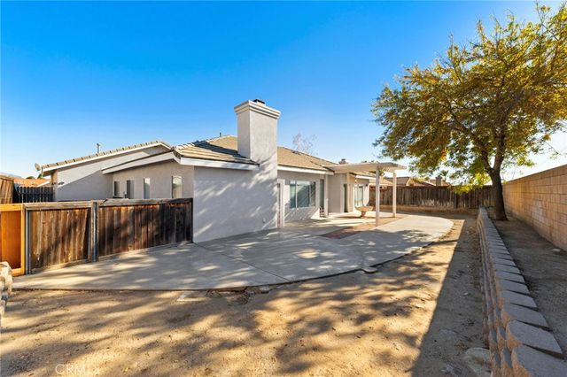 4060 N Flame Tree, Rialto, CA 92377