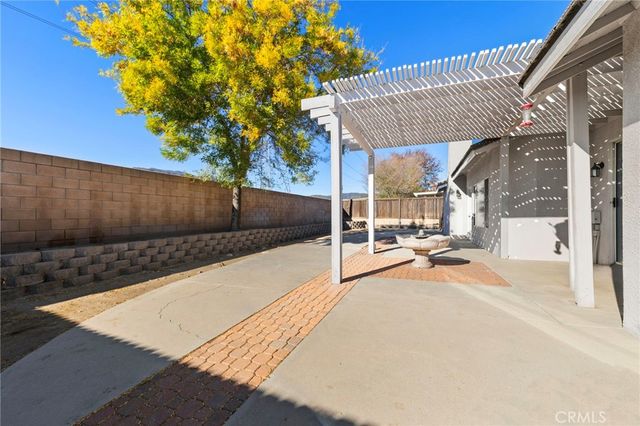 4060 N Flame Tree, Rialto, CA 92377