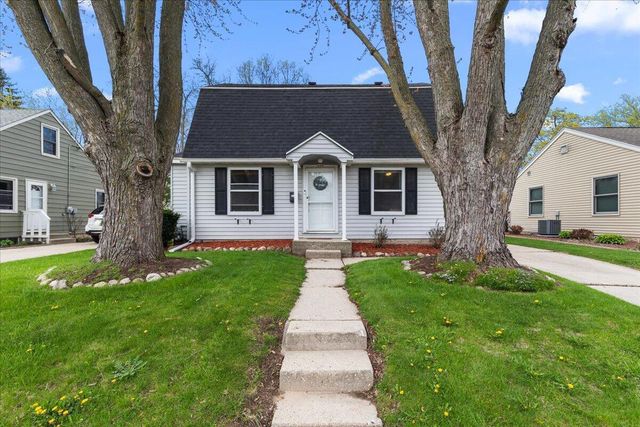 608 Pennsylvania AVENUE, West Bend, WI 53095